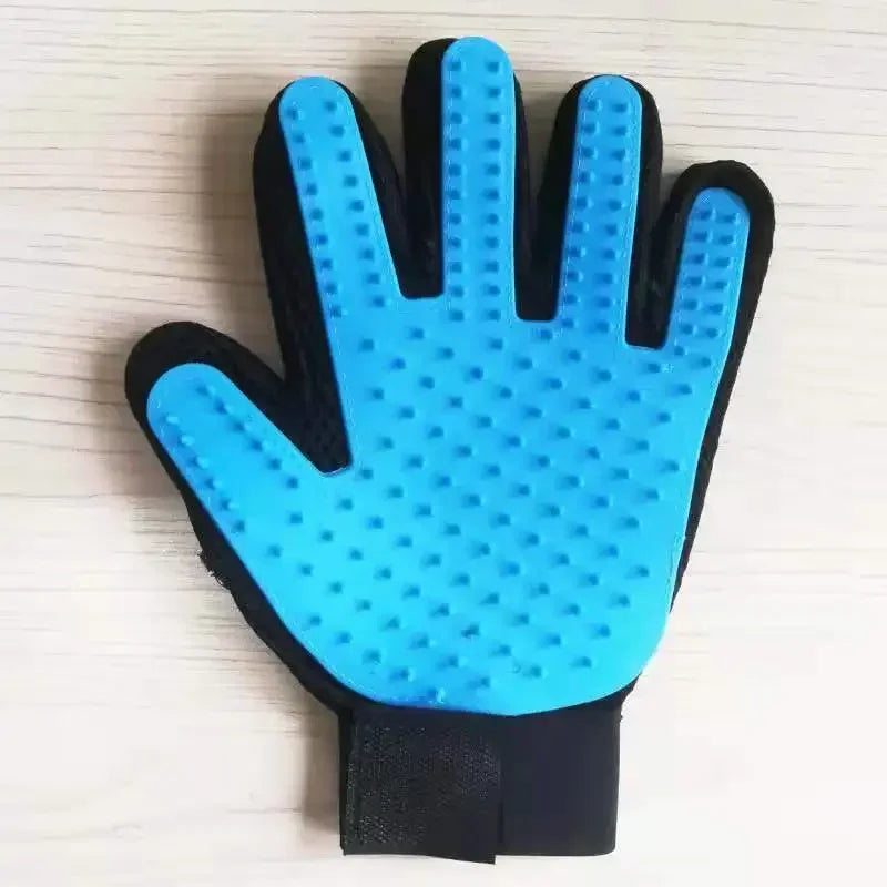 Multi-Purpose Grooming Glove for Pets, combining deshedding and grooming functions to simplify pet care and keep your home fur-free